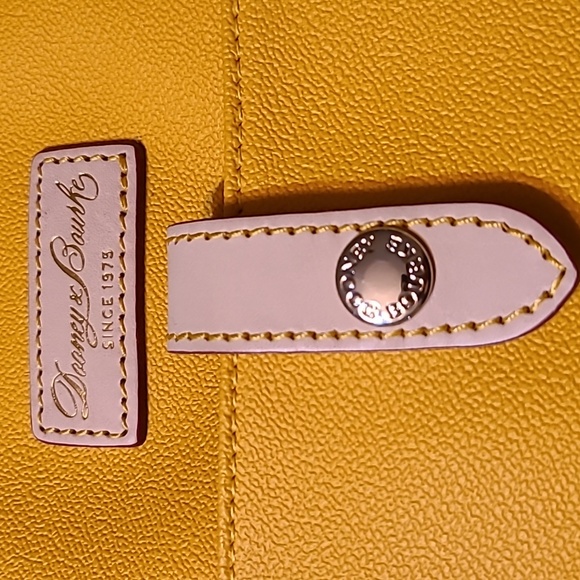 Dooney & Bourke - Letter Carrier leather crossbody bag - Picture 4 of 13